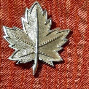 BOUCHER Vintage Signed #8238P Rhodium Leaft Brooch/Pin